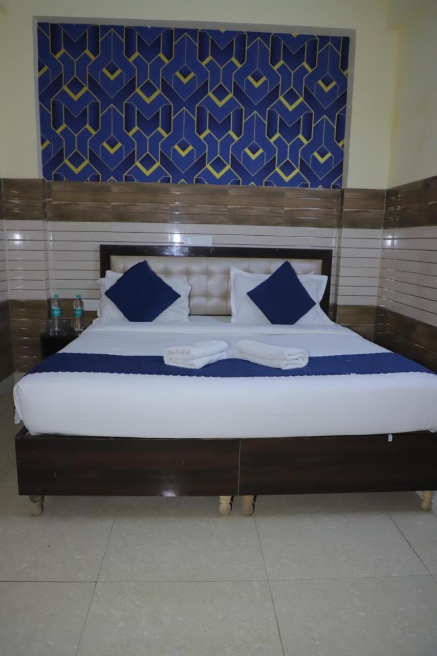 Hotel Aditya Residency Near Sector 63 Metro Station โนอิดา ภายนอก รูปภาพ