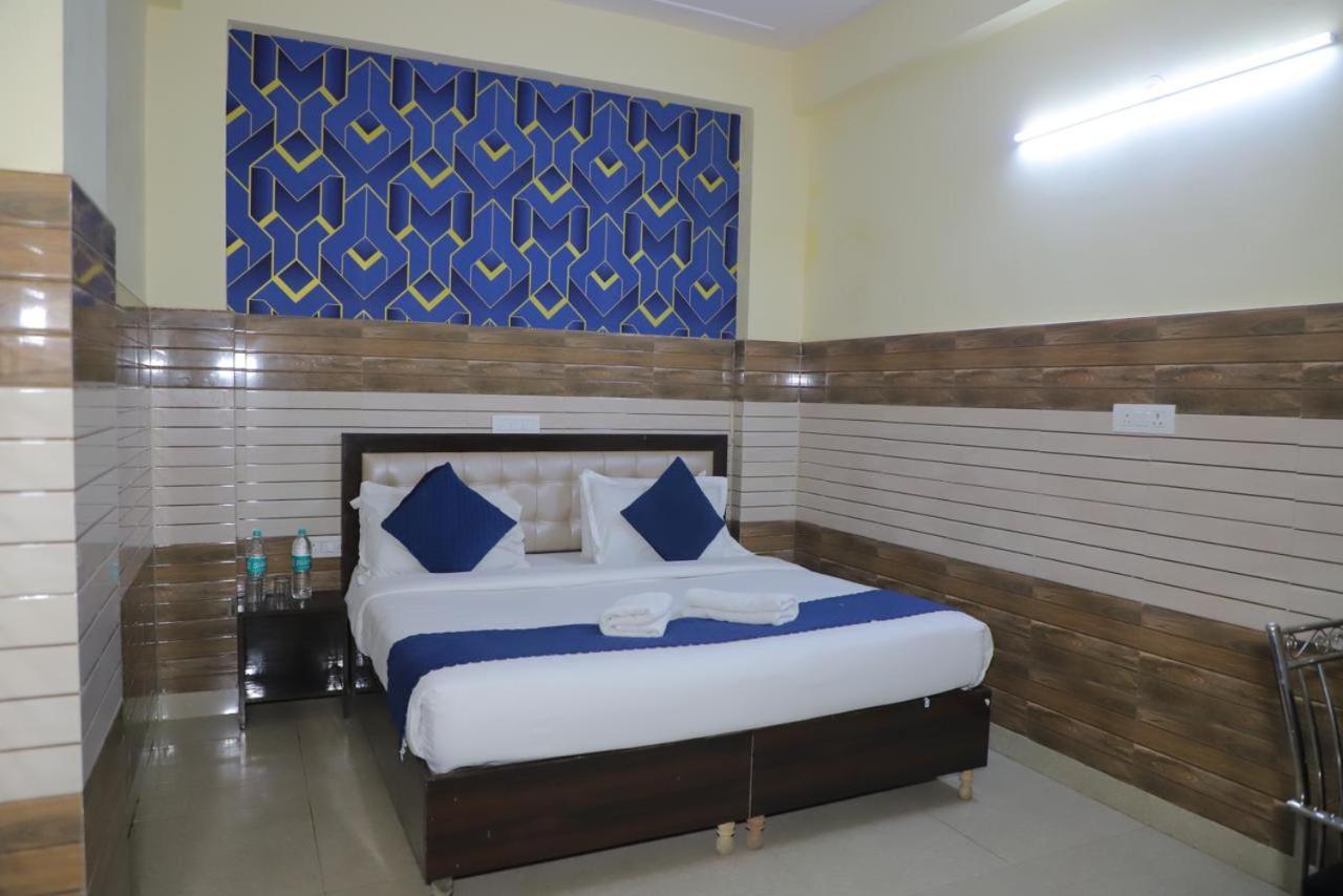 Hotel Aditya Residency Near Sector 63 Metro Station โนอิดา ภายนอก รูปภาพ