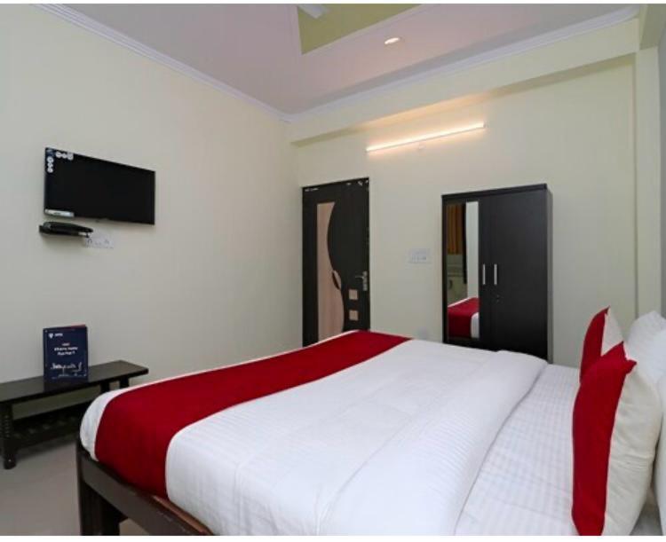 Hotel Aditya Residency Near Sector 63 Metro Station โนอิดา ภายนอก รูปภาพ