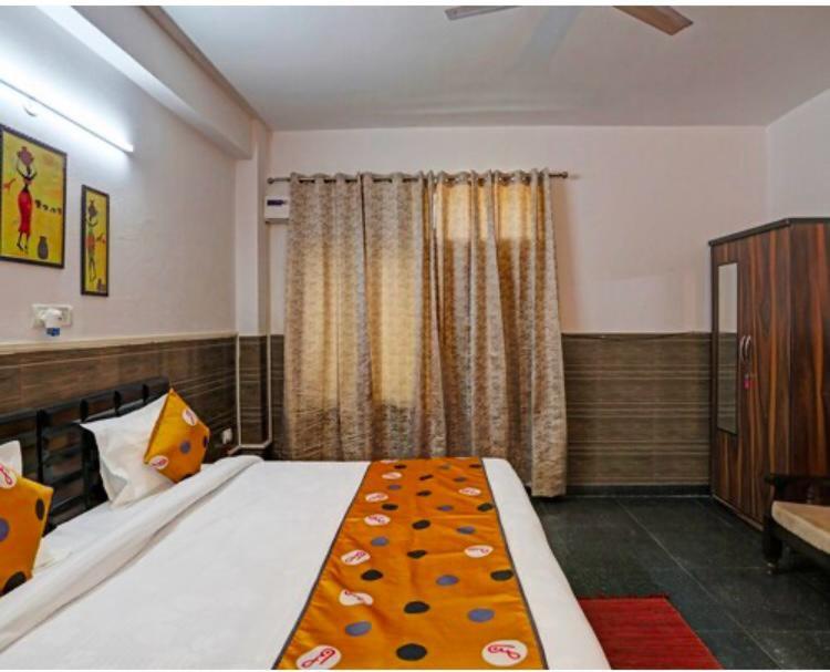Hotel Aditya Residency Near Sector 63 Metro Station โนอิดา ภายนอก รูปภาพ